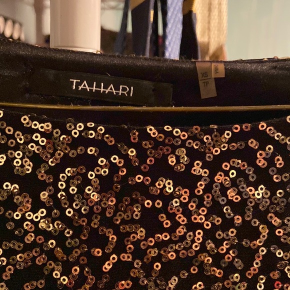 A classic yet vintage dress. No flaws. - Picture 5 of 11